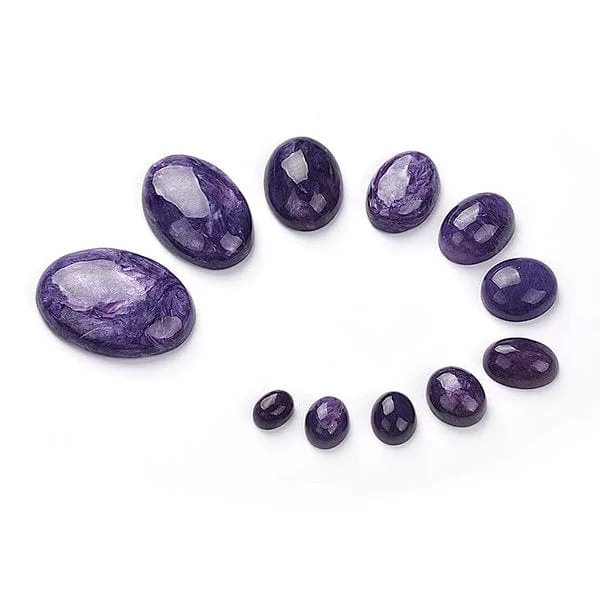 Ovaler Charoit-Cabochon