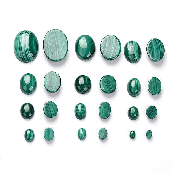 Ovaler Malachit-Cabochon