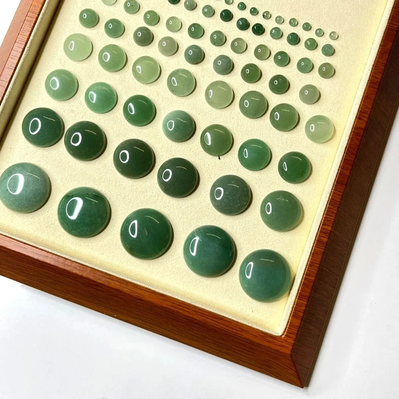 Runder Aventurin-Cabochon