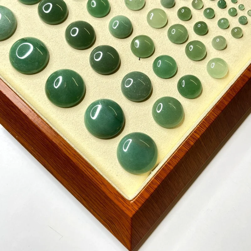 Runder Aventurin-Cabochon