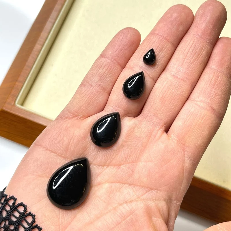 Onyx-Tropfen-Cabochon