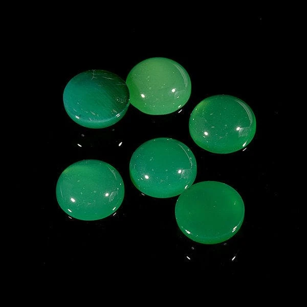 Runder Cabochon aus grünem Onyx
