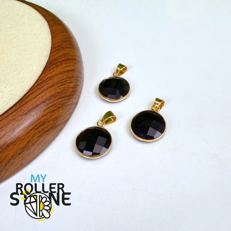 Runder facettierter Steinanhänger aus goldenem Obsidian