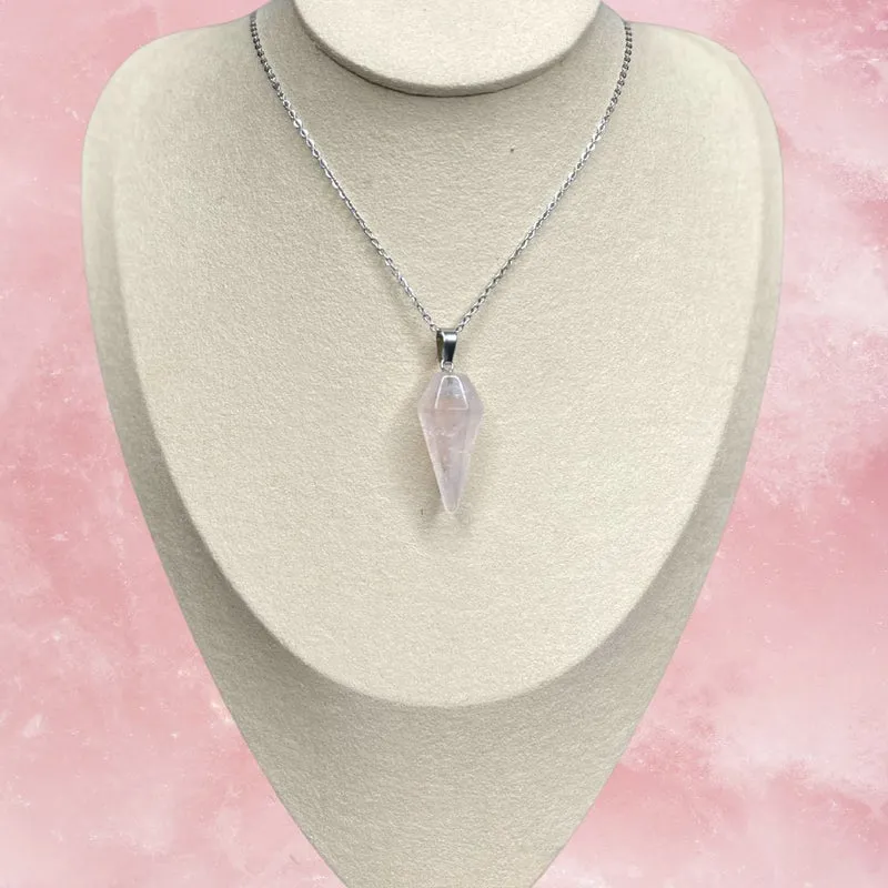 Kegelanhänger aus rosa Quarz