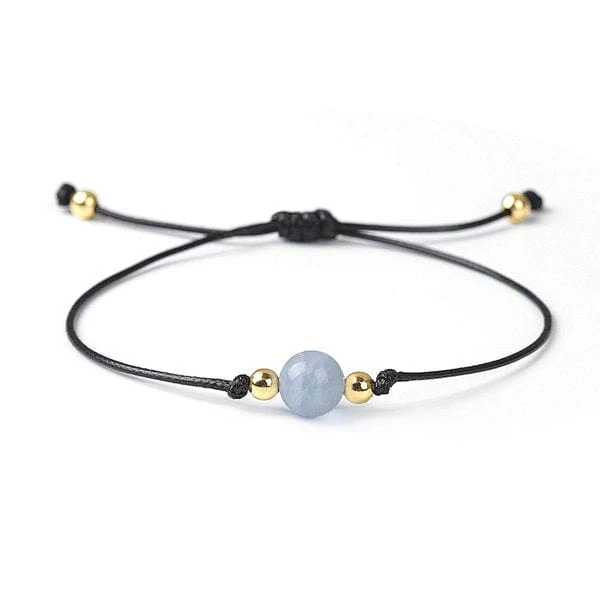 Armband aus Perlenschnur
