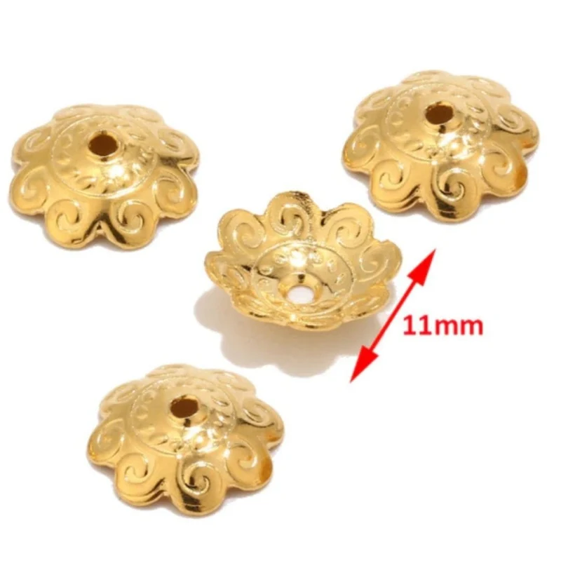 Goldene Schüssel mit Blumenmuster