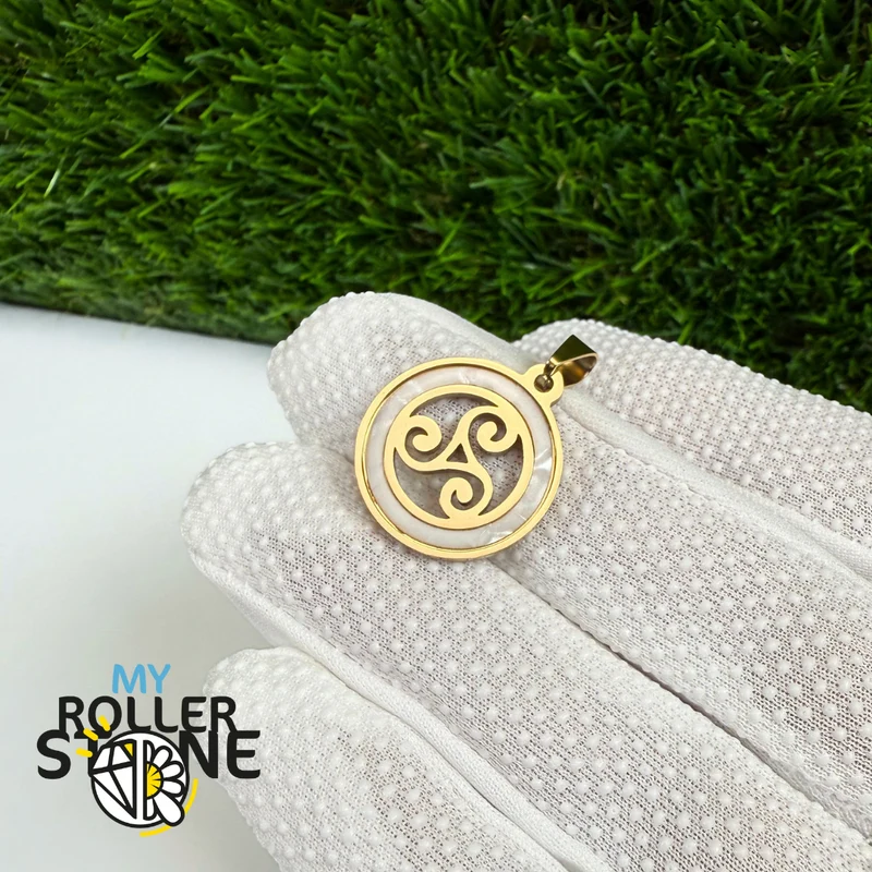 Runder Triskelion-Anhänger, Perlmutt und vergoldeter Edelstahl