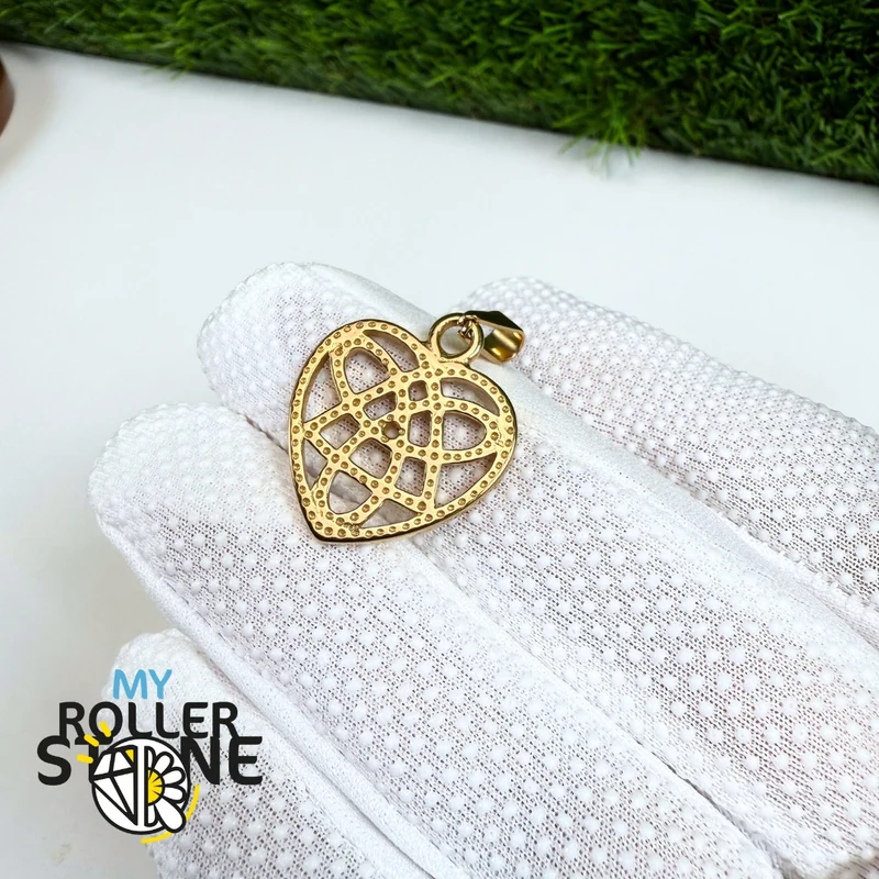 Vergoldeter Triskelion-Herzanhänger aus Edelstahl