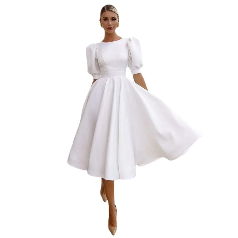 Mittellanges, ausgestelltes Vintage-Kleid