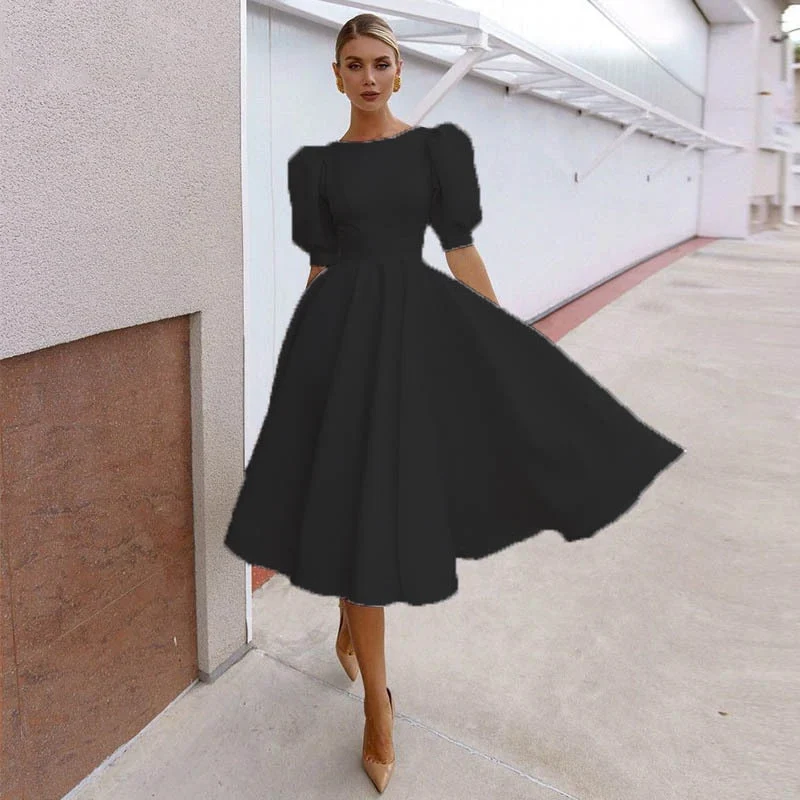 Mittellanges, ausgestelltes Vintage-Kleid